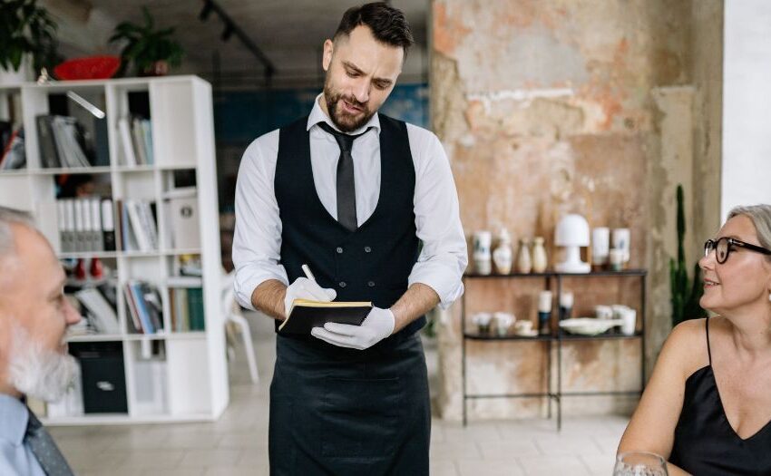 Profesjonalna obsługa w garniturze